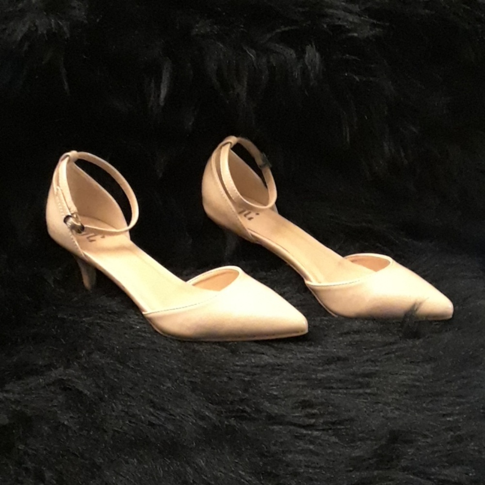 Heels - Picture 2 of 4